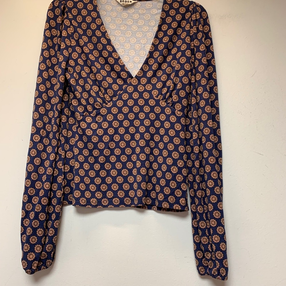 Boden V-Neck Top Womens 6 Navy Blue Floral Medallion Long Sleeve Excellent T1295